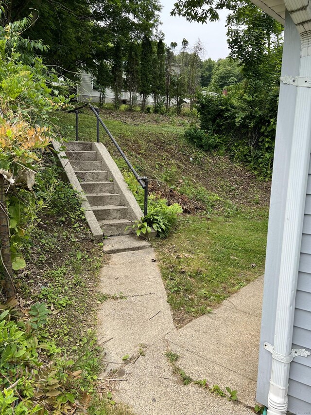 24 New St, Seymour, CT 06483 - view of yard