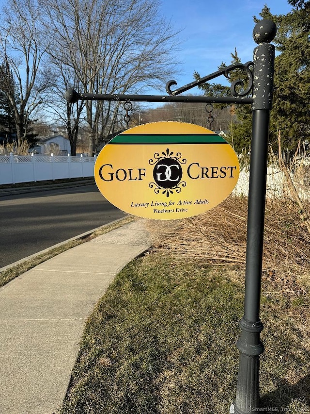 60 Pinehurst Dr Unit 60, East Haven, CT 06513 - exterior view of fence