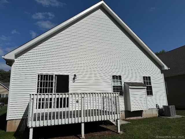 60 Pinehurst Dr Unit 60, East Haven, CT 06513 - back of property featuring a deck and central AC unit