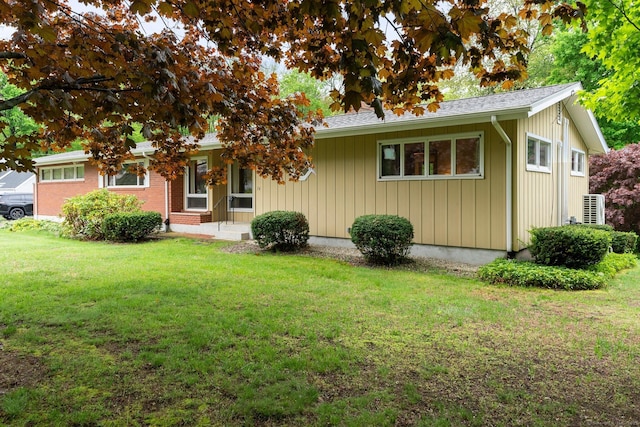 16 Ellsworth Rd, East Windsor, CT 06016 - view of front of house with a front yard