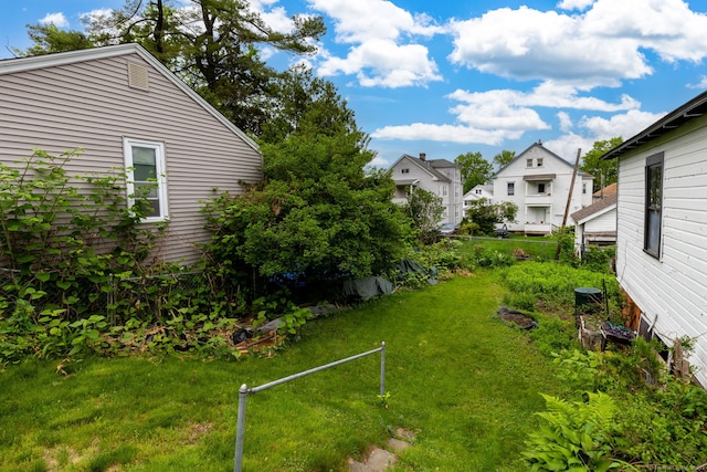 650 Broadview Ter, Hartford, CT 06106 - view of yard