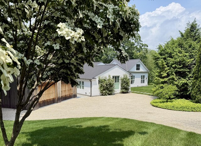 7 Hanna Ln, Essex, CT 06426 - view of front of house with driveway