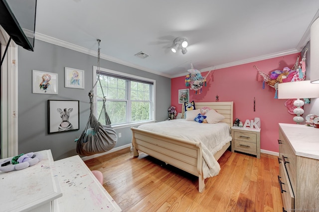 bedroom with baseboards, light wood-type flooring, crown molding, and ceiling fan