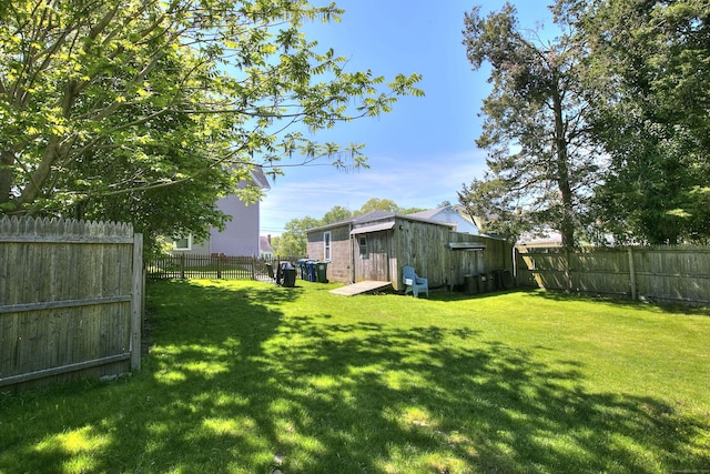 view of yard with an outdoor structure and a storage shed