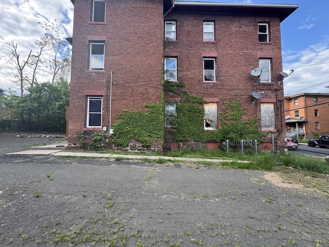 149 Wooster St, Hartford, CT 06120 - view of side of home with brick siding