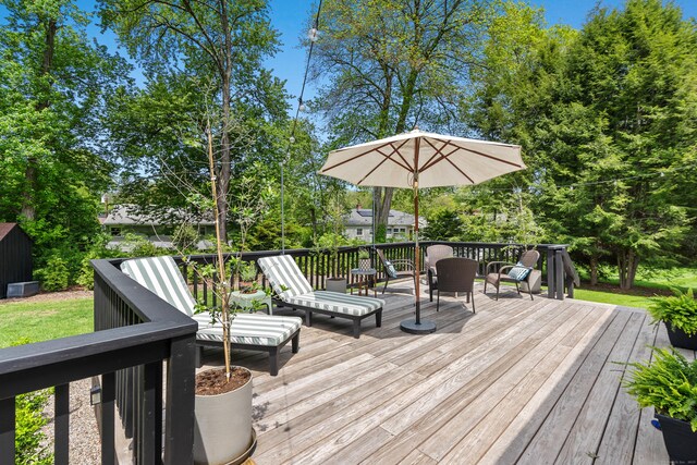 17 Fernridge Rd, West Hartford, CT 06107 - view of wooden deck