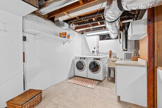 17 Fernridge Rd, West Hartford, CT 06107 - laundry area featuring washer and clothes dryer