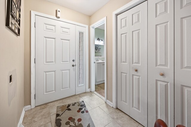 47 Currier Pl Unit 47, Cheshire, CT 06410 - foyer entrance featuring baseboards