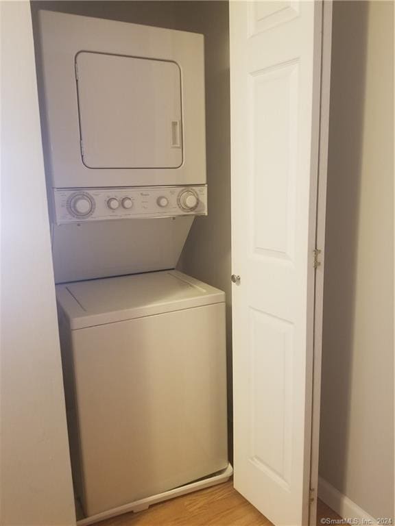 300 Broad St Unit 908, Stamford, CT 06902 - clothes washing area with stacked washer / dryer and light wood-style floors
