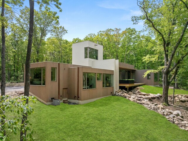 19 Old Paddock Ln, Kent, CT 06785 - rear view of property with a lawn and cooling unit