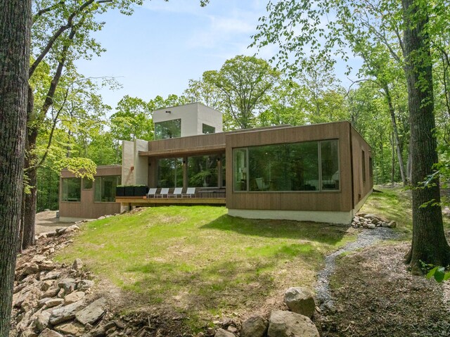 19 Old Paddock Ln, Kent, CT 06785 - rear view of property with a yard