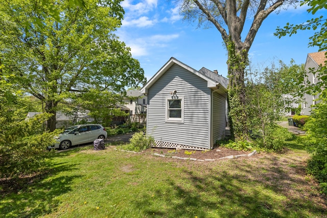 101 White Ave, West Hartford, CT 06119 - view of home's exterior with a yard