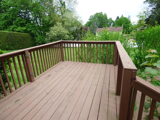 992 Ridge Rd, Wethersfield, CT 06109 - wooden terrace with a lawn