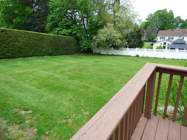 992 Ridge Rd, Wethersfield, CT 06109 - view of yard with a deck