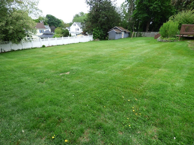 992 Ridge Rd, Wethersfield, CT 06109 - view of yard