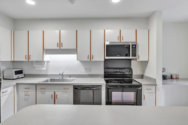 42 Temple Ct Unit 42, New Haven, CT 06511 - kitchen with appliances with stainless steel finishes, a sink, light countertops, white cabinets, and recessed lighting