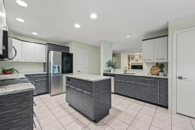 114 Mountain View Rd, Glastonbury, CT 06033 - kitchen featuring appliances with stainless steel finishes, backsplash, a sink, a center island, and recessed lighting