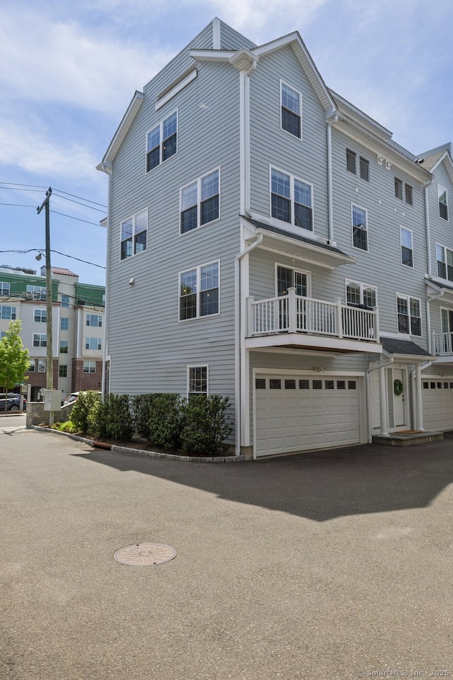 20 3rd St Unit 4, Stamford, CT 06905 - rear view of property featuring driveway