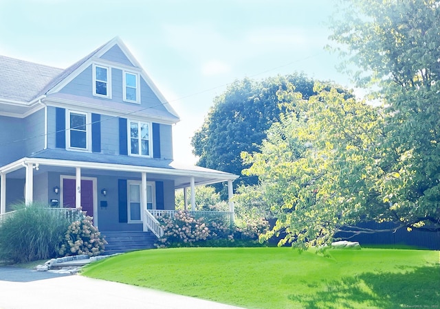 view of front of property featuring a front yard and covered porch