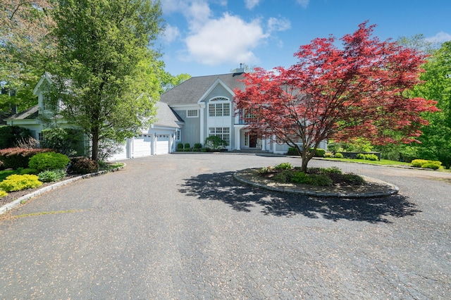 14 Dillman Ct, Ridgefield, CT 06877 - view of front of property featuring curved driveway