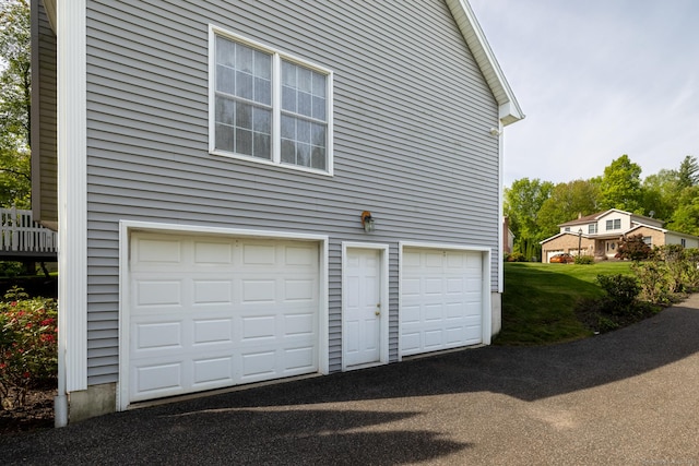 191 Pond View Dr, Watertown, CT 06795 - garage with driveway