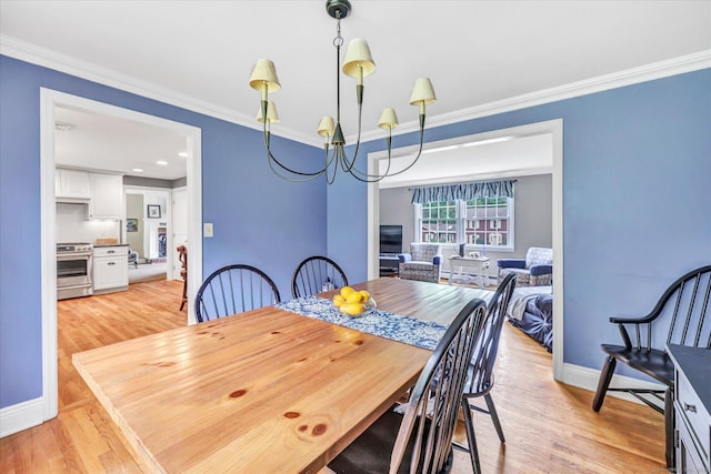 dining space featuring ornamental molding, a chandelier, light wood-style flooring, baseboards, and recessed lighting