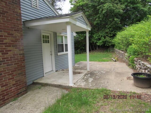 8 Noble Ave, Naugatuck, CT 06770 - view of patio / terrace