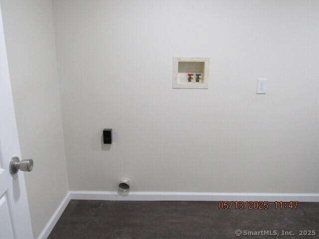 laundry room with washer hookup and baseboards