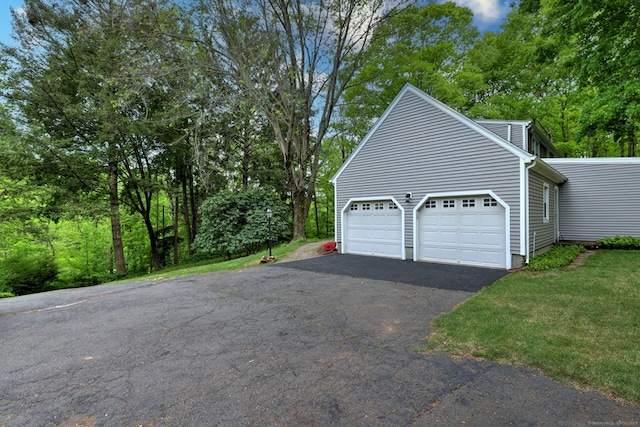 980 Mount Carmel Ave, Hamden, CT 06518 - garage featuring asphalt driveway