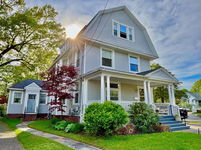 546 Washington Ave, West Haven, CT 06516 - view of front of property with a porch and a front yard