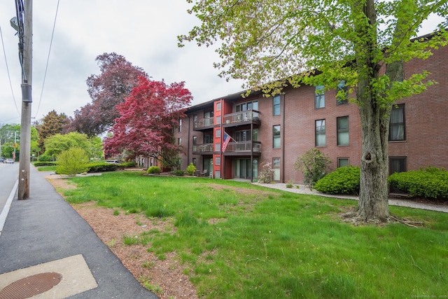 view of apartment building / complex