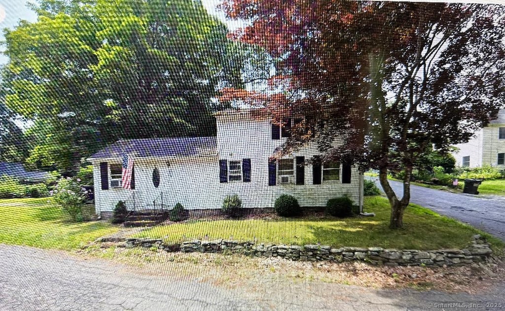 view of front of house with a front lawn