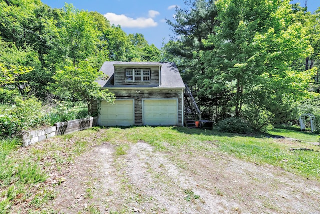 13 Hoyt Rd, Bethel, CT 06801 - detached garage with driveway