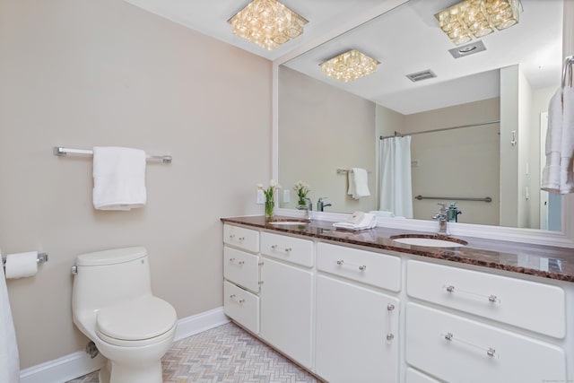 3200 Park Ave Unit 10A2, Bridgeport, CT 06604 - full bathroom featuring baseboards, toilet, a chandelier, vanity, and curtained shower