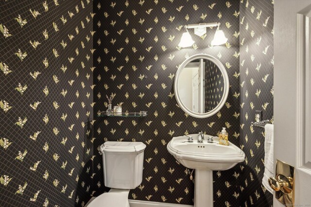 39 Gatewood Unit 39, Avon, CT 06001 - half bathroom featuring toilet and wallpapered walls
