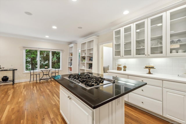 39 Gatewood Unit 39, Avon, CT 06001 - kitchen featuring stainless steel gas cooktop, ornamental molding, light wood-style flooring, recessed lighting, and white cabinetry