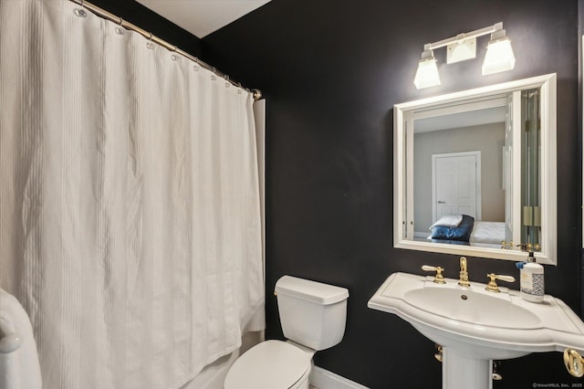 39 Gatewood Unit 39, Avon, CT 06001 - bathroom featuring toilet, curtained shower, baseboards, and a sink