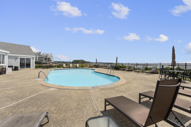 2 Mansfield Grove Rd Apt 166, East Haven, CT 06512 - community pool with a patio