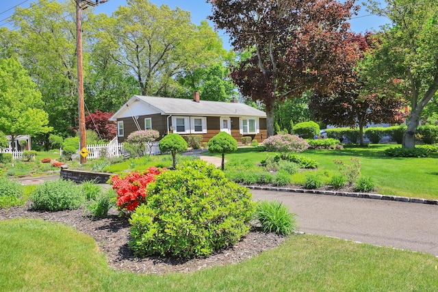 31 Hemlock Dr, Southington, CT 06489 - ranch-style home with a chimney and a front lawn