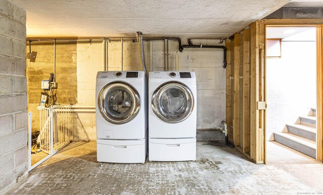 179 Parker Rd, Somers, CT 06071 - laundry room featuring independent washer and dryer and concrete block wall