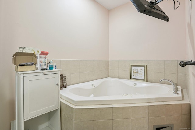18 Cherokee Ct Unit 18, Cromwell, CT 06416 - full bathroom featuring a garden tub