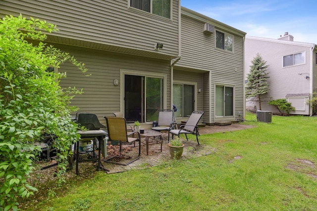 18 Cherokee Ct Unit 18, Cromwell, CT 06416 - rear view of property featuring a yard, a patio area, and central AC