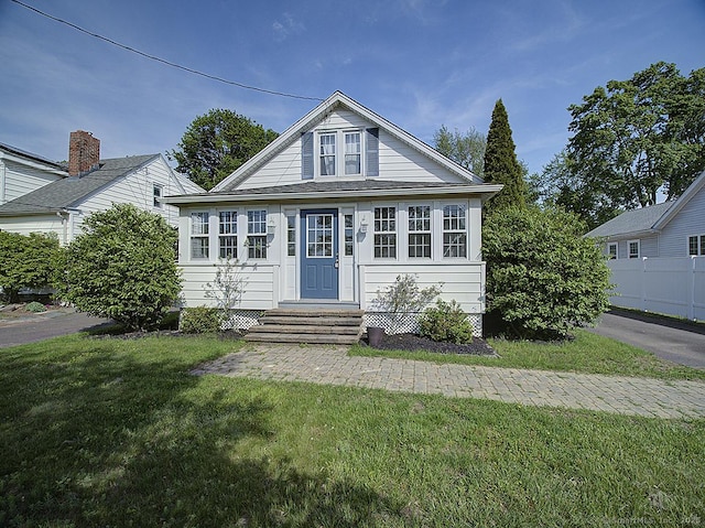 283 Quinnipiac Ave, North Haven, CT 06473 - bungalow-style house with entry steps