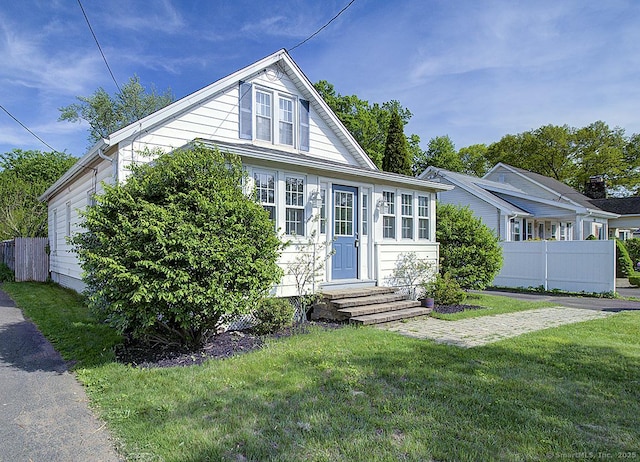 283 Quinnipiac Ave, North Haven, CT 06473 - bungalow-style house featuring entry steps