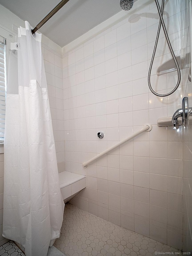 283 Quinnipiac Ave, North Haven, CT 06473 - full bath featuring a tile shower and tile walls