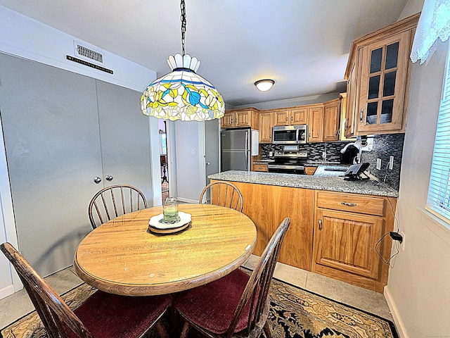 470 Heritage Vlg Unit A, Southbury, CT 06488 - dining area with baseboards