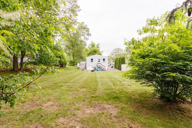 40 Woodland Ave, North Haven, CT 06473 - view of green lawn