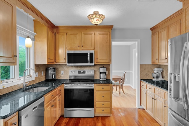 136 Windmill Hl, Wethersfield, CT 06109 - kitchen with stainless steel appliances, a sink, light wood-style flooring, backsplash, and dark stone countertops