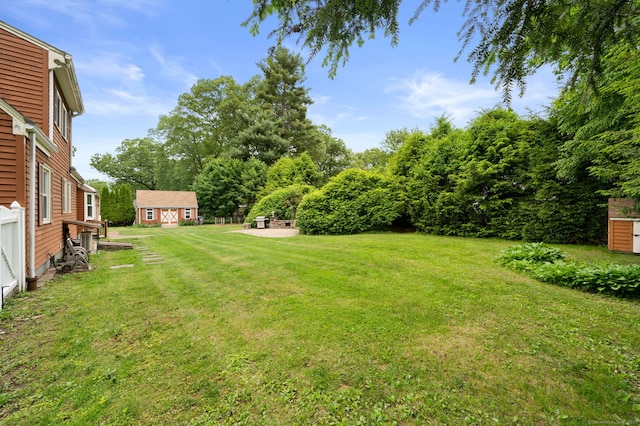 717 Center St, Manchester, CT 06040 - view of green lawn