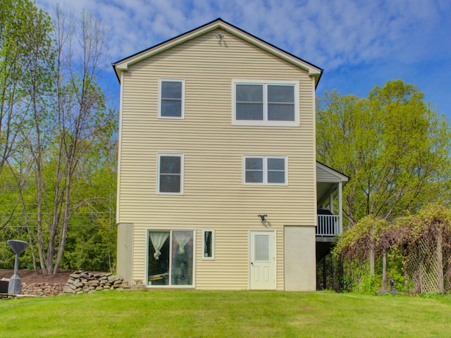 1026 Rte 171, Woodstock, CT 06281 - rear view of property featuring a lawn